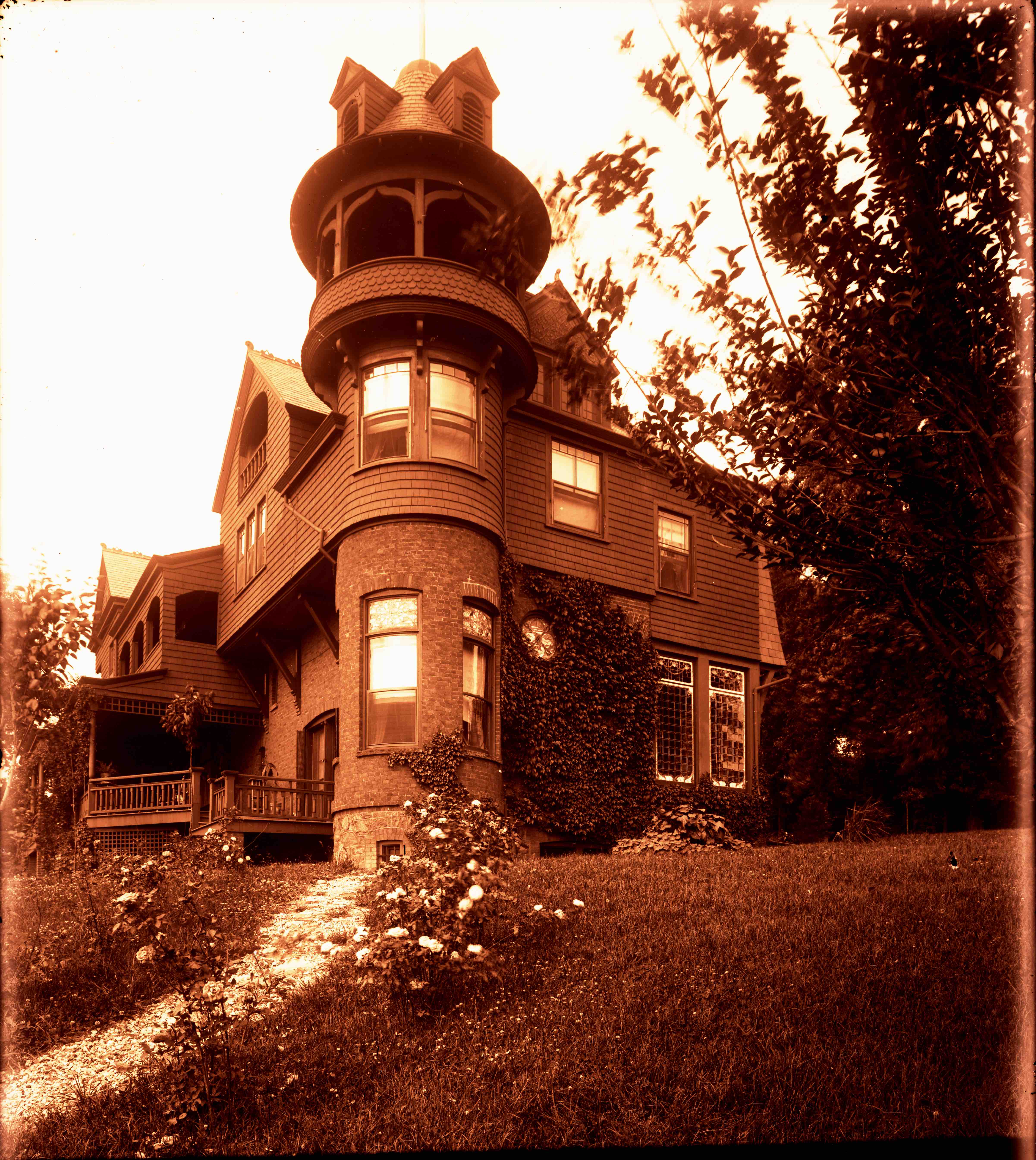 1925 Parlor, Snug Park