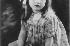 PaulaMomchildseated